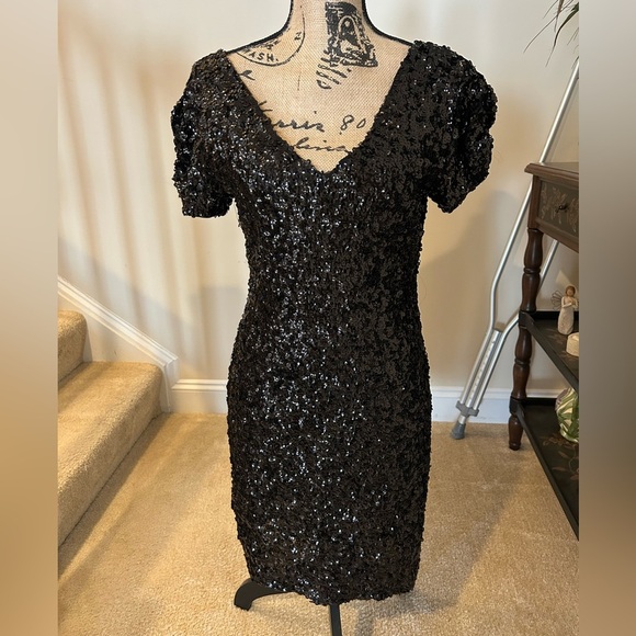 Ana-Kaci dress - Picture 2 of 9